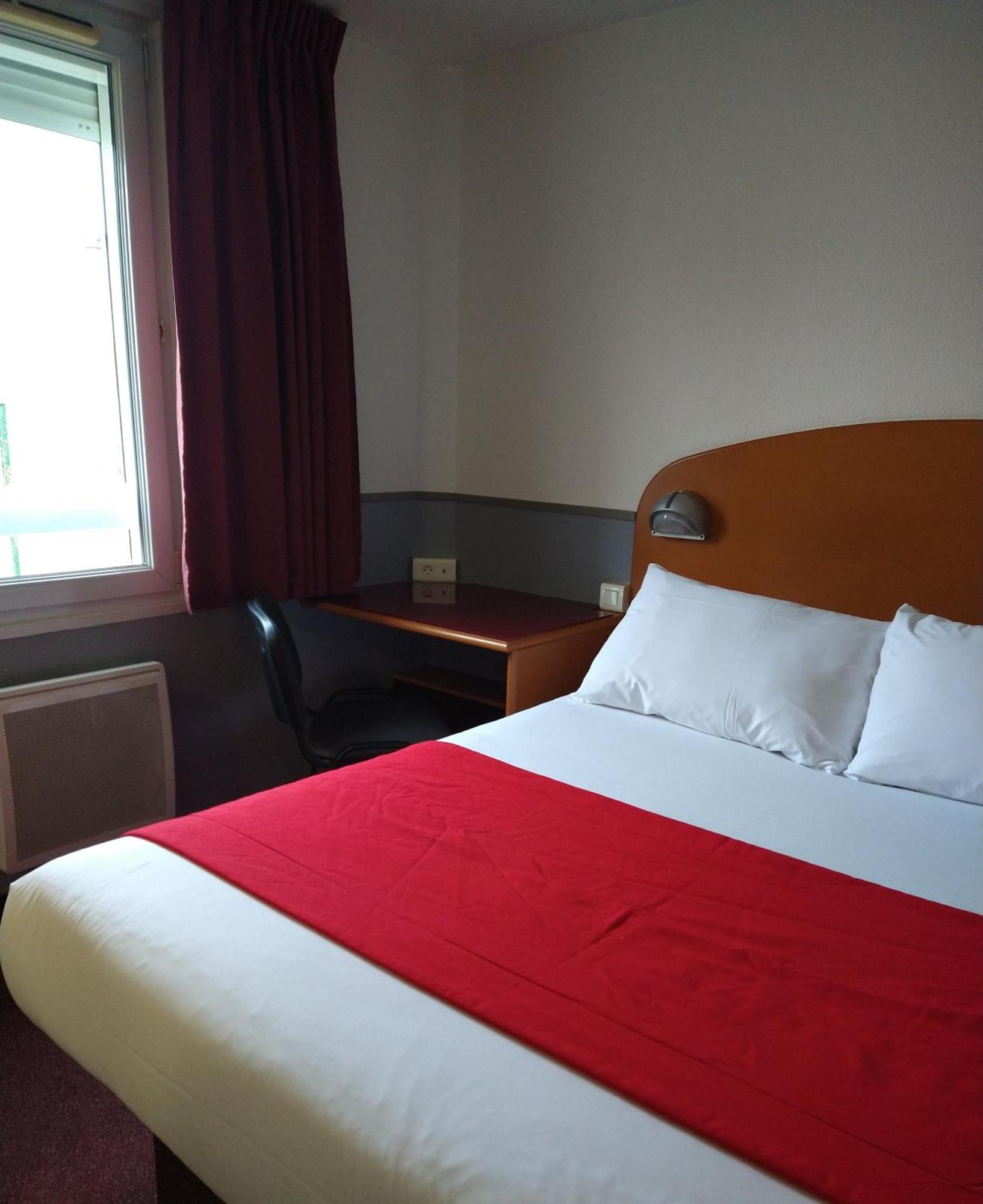 Quick Palace Le Mans Saint Saturnin Bagian luar foto
