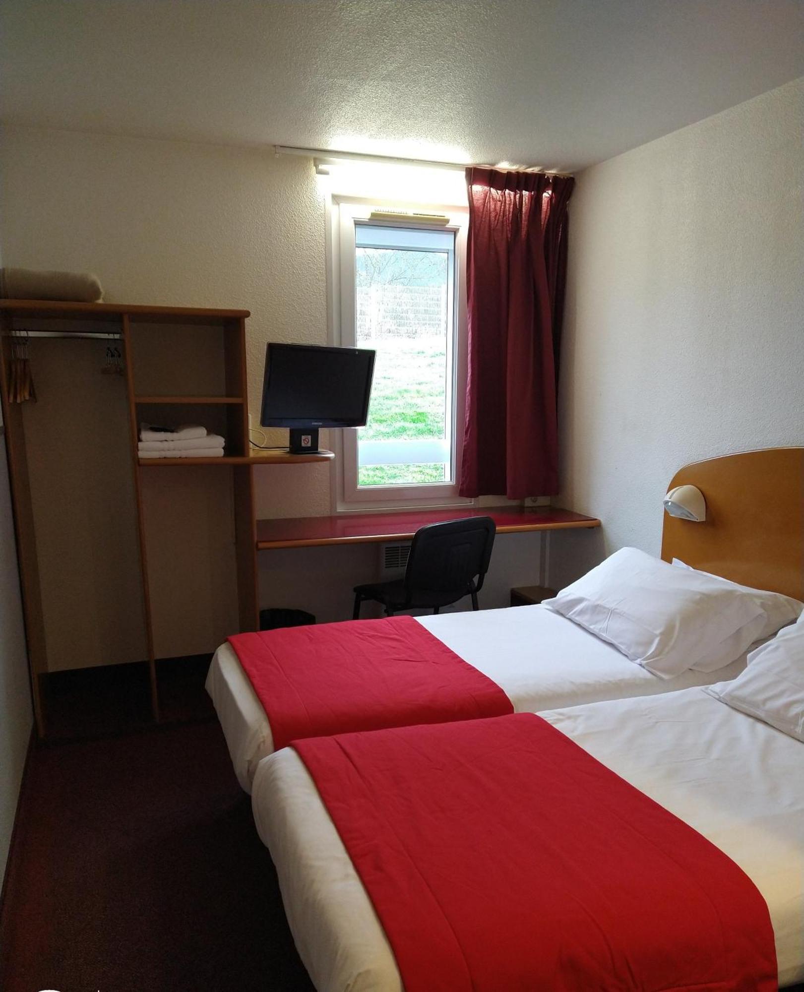 Quick Palace Le Mans Saint Saturnin Bagian luar foto