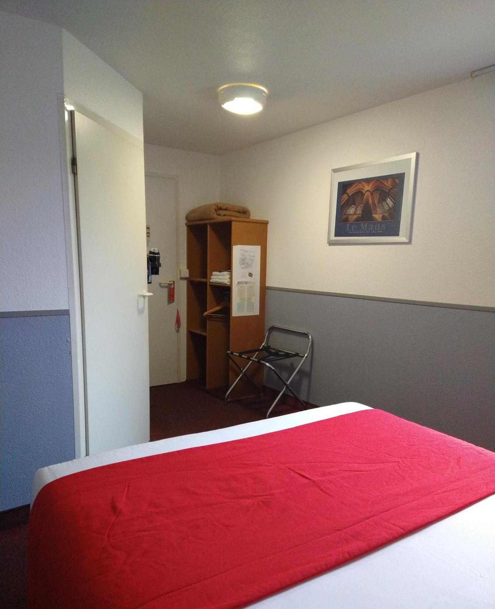 Quick Palace Le Mans Saint Saturnin Bagian luar foto