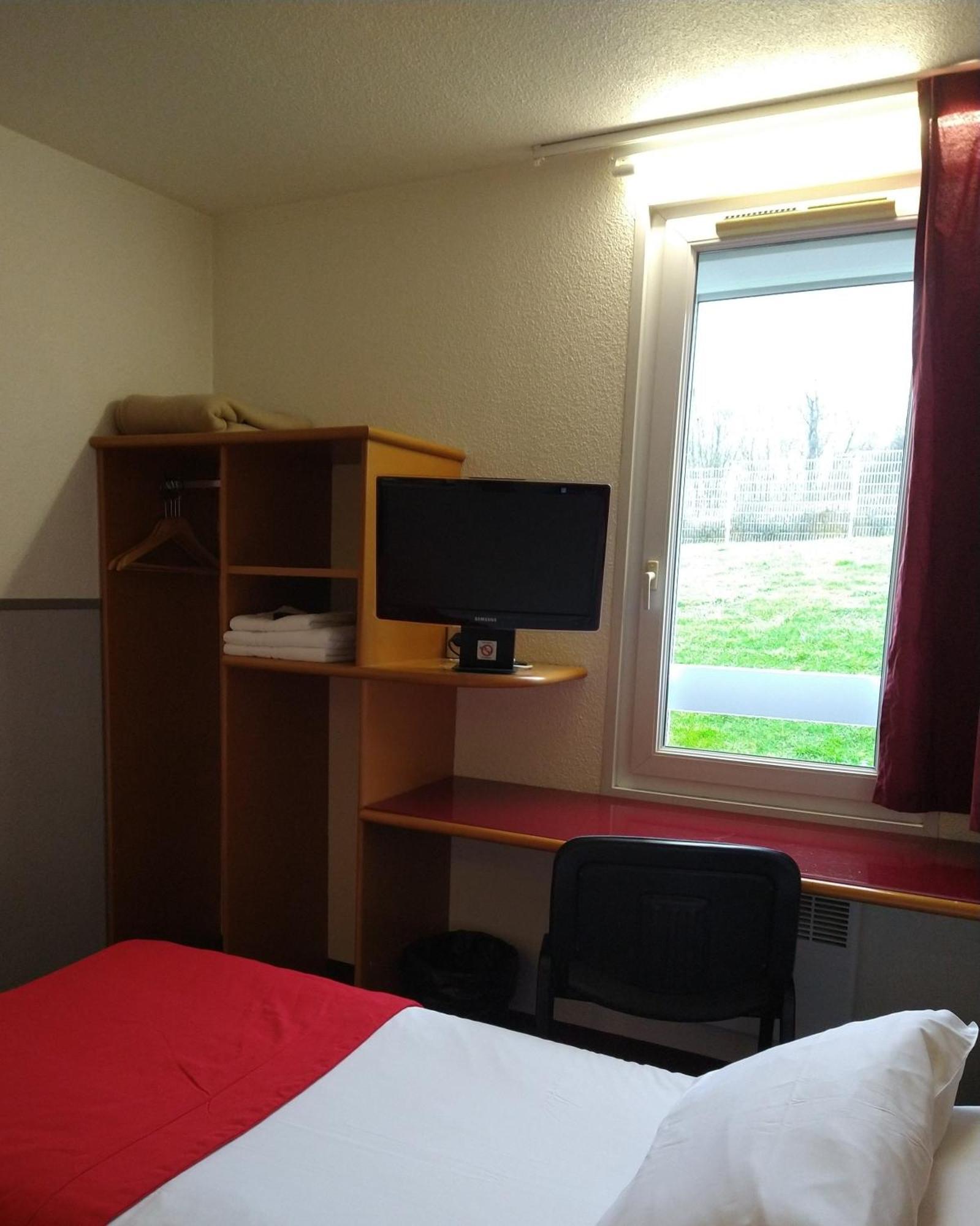 Quick Palace Le Mans Saint Saturnin Bagian luar foto